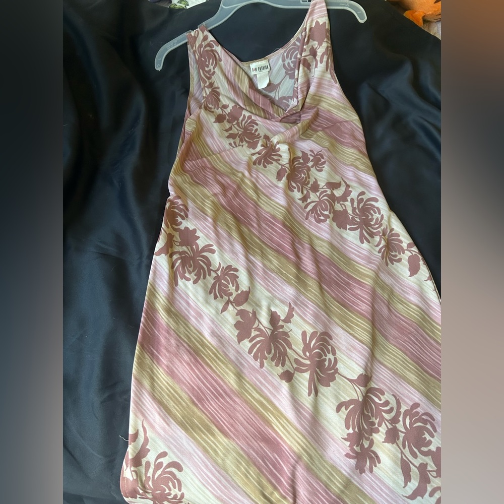 Vintage below the knee dress , fresh summer fabric has some love to it